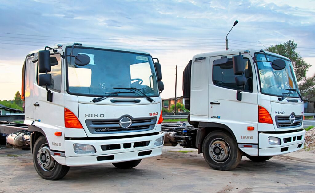 How to Choose and Buy a Japan Lorry in 2025 - Brands, Popular models, and Buying Guide. 7 Hino 500 series trucks images