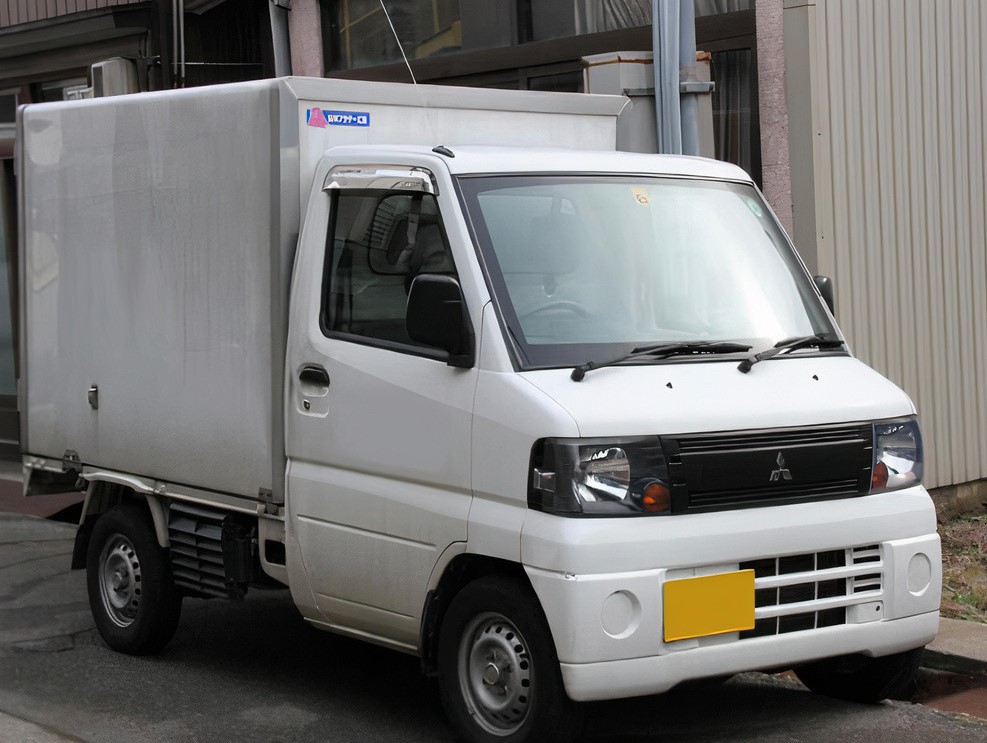 an image of the best Japanese mini truck in terms of highest cargo capacity
