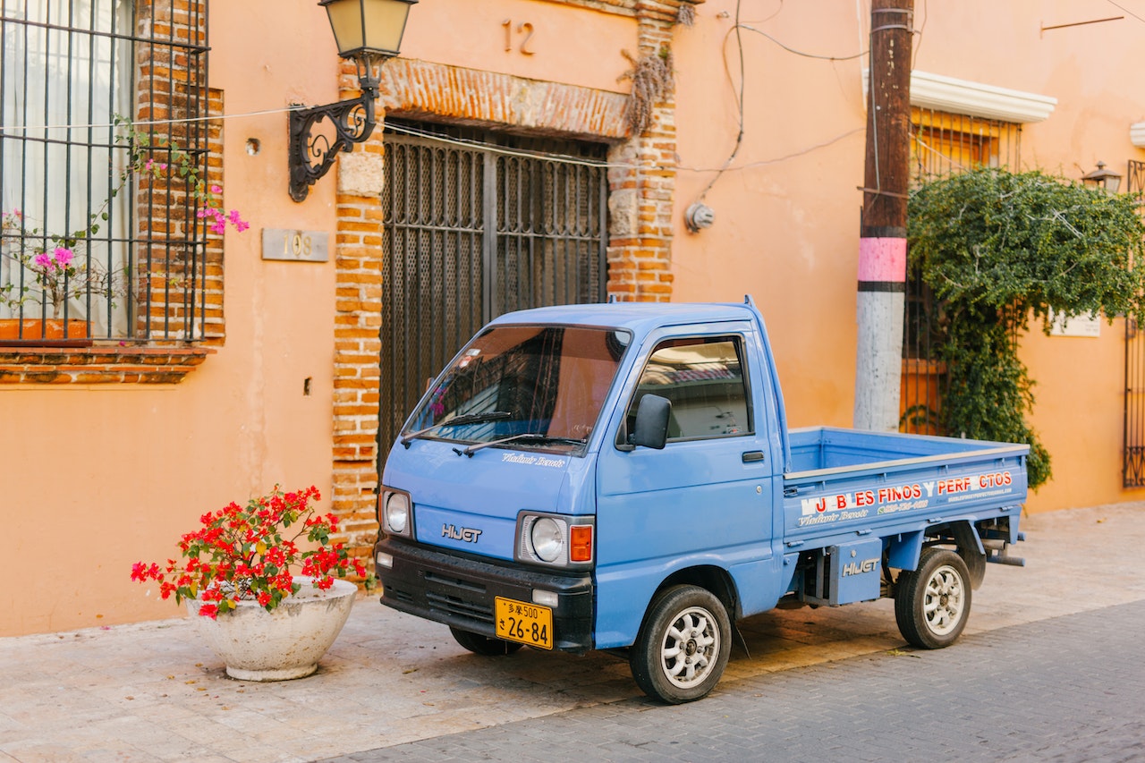 a picture of the best Japanese mini truck in terms of fuel efficiency