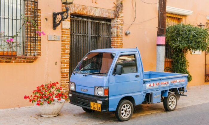 a picture of the best Japanese mini truck in terms of fuel efficiency